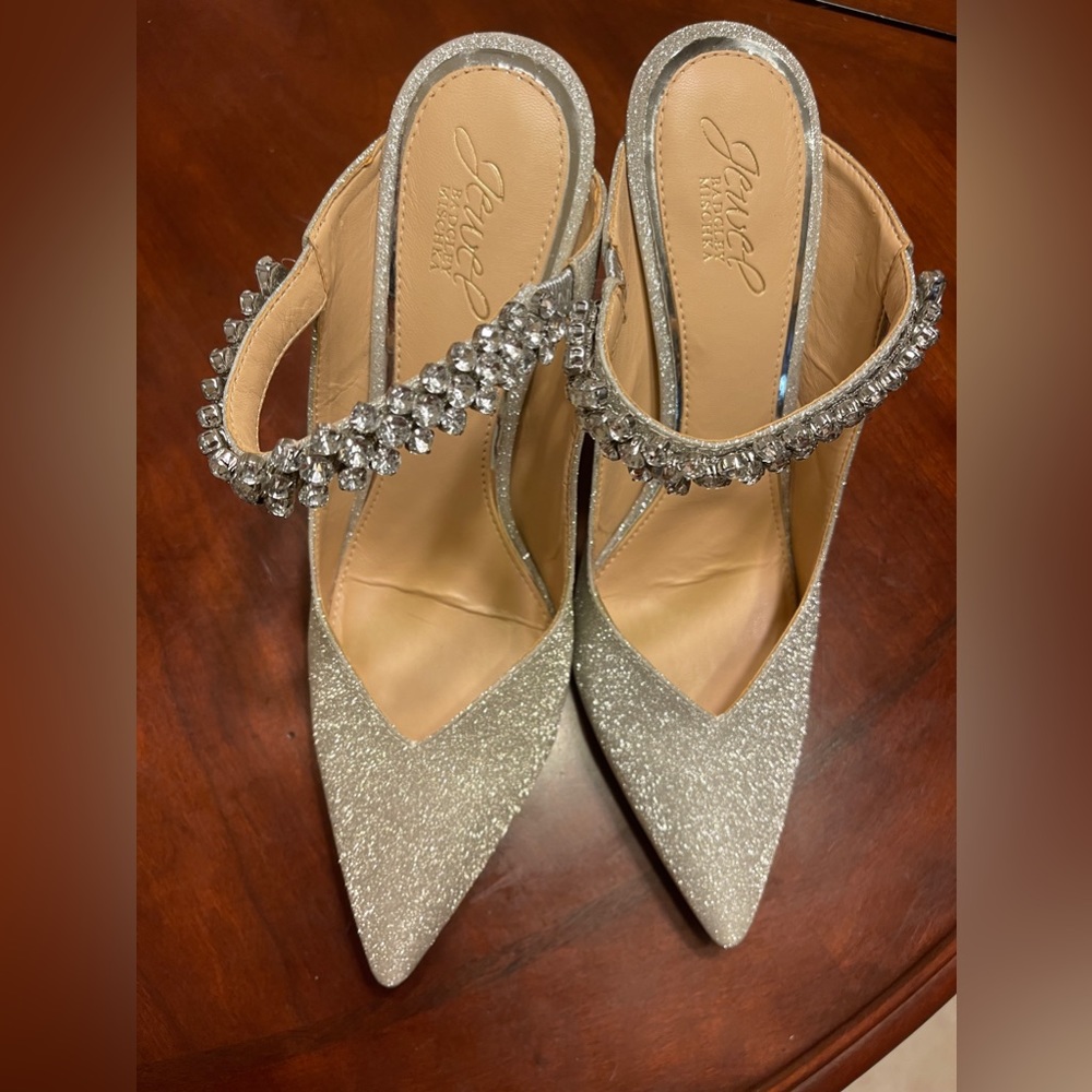 Jewel by Badgley Mischka Size 10 Silver Glitter Heels